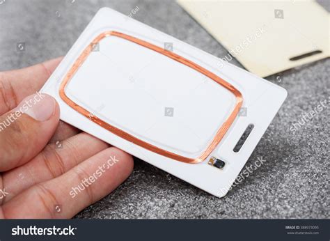 round circuit inside rfid card identify card types|technology behind rfid cards.